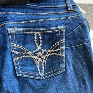 Wrangler Cow Girl jeans - mid rise dark blue denim wash.